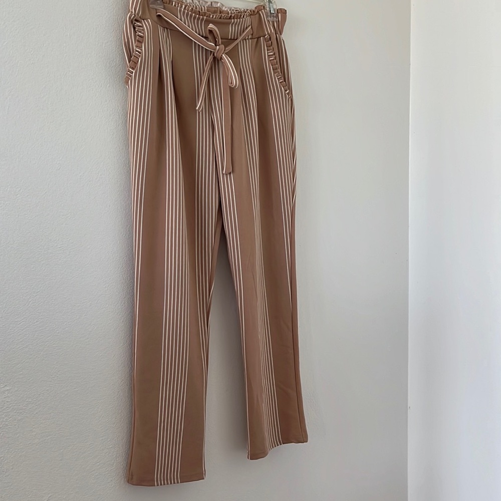 Neutral basic pant, paper bag style